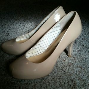 Madden Girl Nude patent pumps. Sz 6.